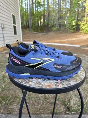 Brooks Cascadia 18 GTX 1204151B464 Blue/Pink Trail Shoes Women's Size 10 Worn 1x